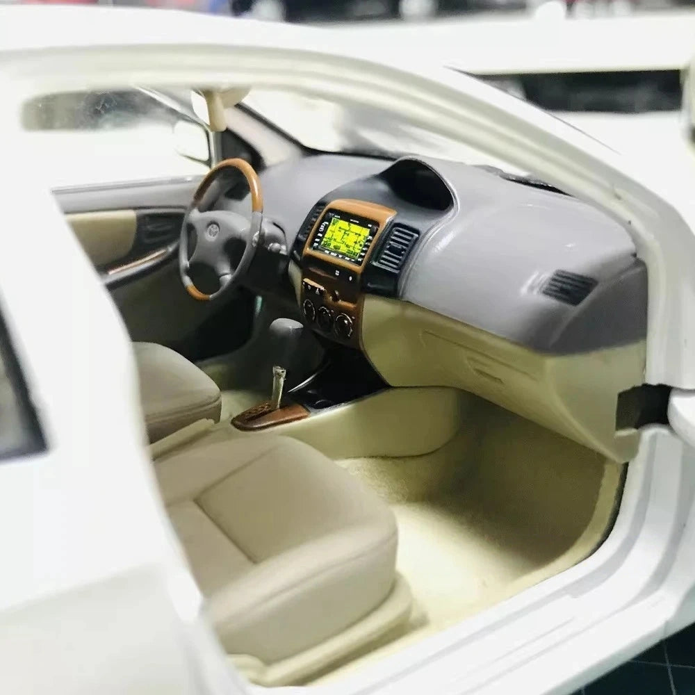 [OEM] 1:18 Toyota 2004 Vios XP40 White Model Car Die-Cast