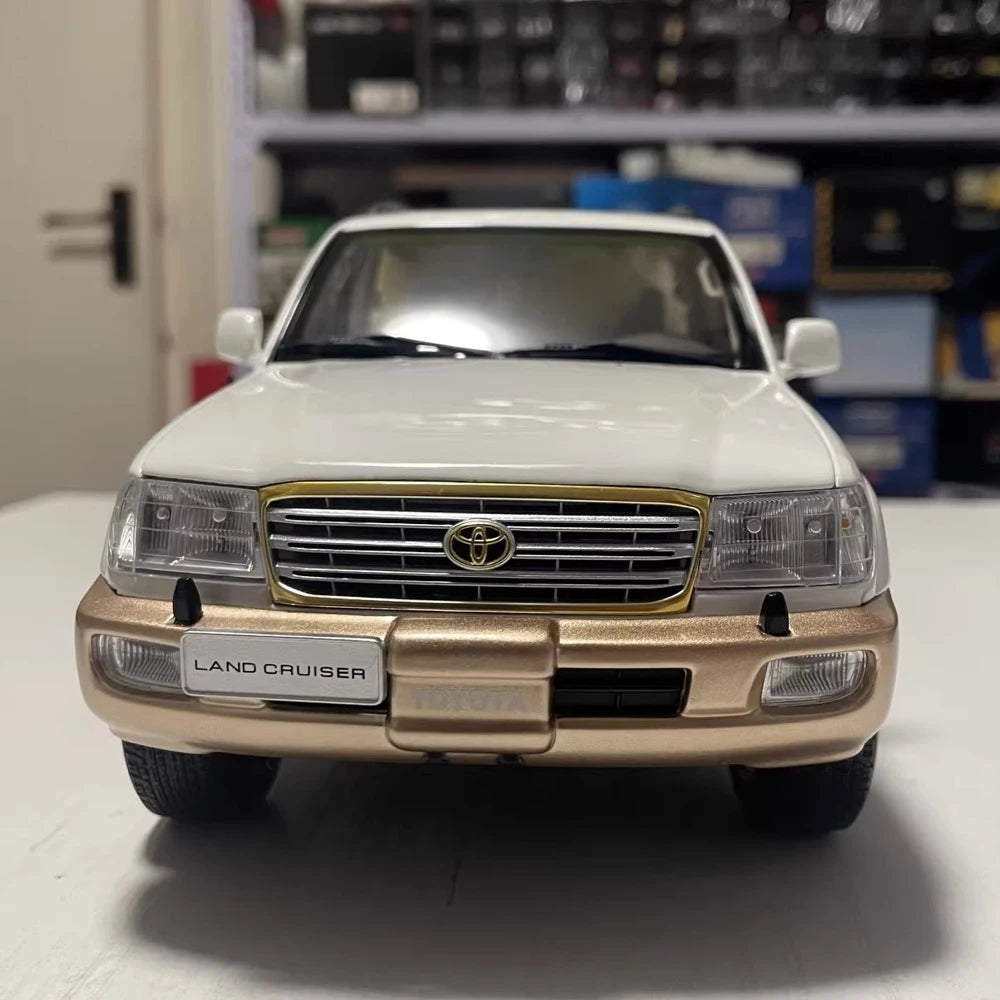 [OEM] 1:18 Toyota 2005 Land Cruiser LC100 White Model Car Die-Cast