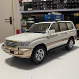 [OEM] 1:18 Toyota 2005 Land Cruiser LC100 White Model Car Die-Cast