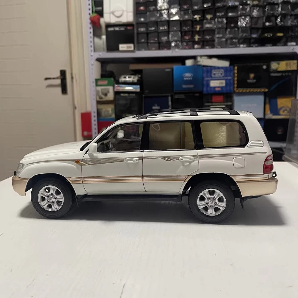 [OEM] 1:18 Toyota 2005 Land Cruiser LC100 wit modelauto Die-Cast