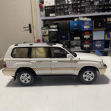 [OEM] 1:18 Toyota 2005 Land Cruiser LC100 White Model Car Die-Cast