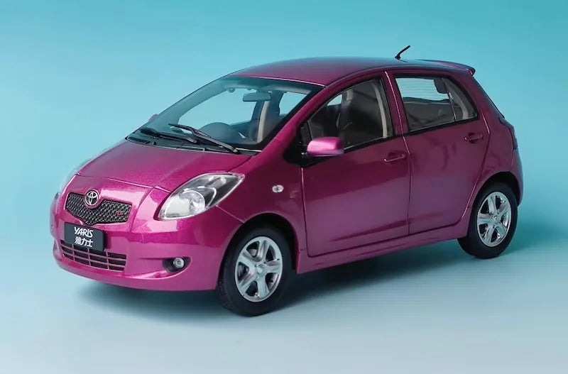 [OEM] 1:18 Toyota 2005 Yaris Pink Model Car Die-Cast