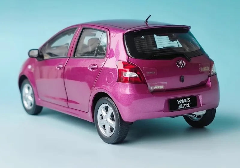 [OEM] 1:18 Toyota 2005 Yaris Pink Model Car Die-Cast
