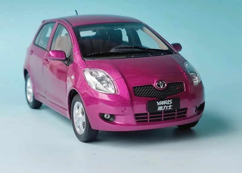 [OEM] 1:18 Toyota 2005 Yaris Pink Model Car Die-Cast