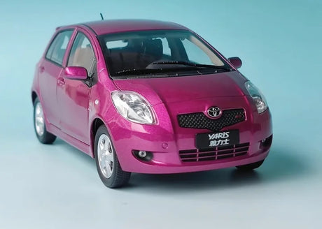 [OEM] 1:18 Toyota 2005 Yaris Pink Model Car Die-Cast