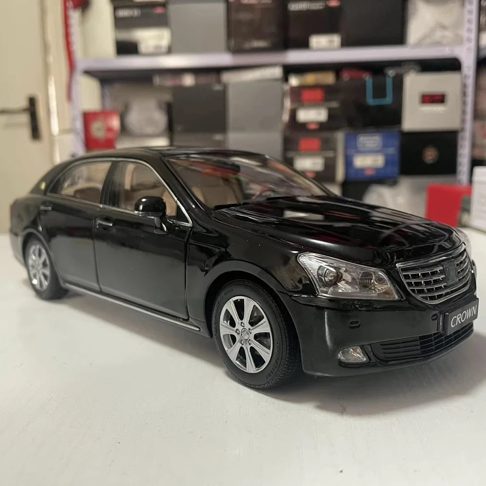 [OEM] 1:18 Toyota 2008 Crown S200 Black Model Car Die-Cast