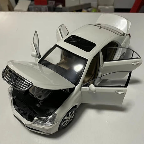 [OEM] 1:18 Toyota 2008 Crown S200 blanc voiture miniature Die-Cast