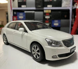[OEM] 1:18 Toyota 2008 Crown S200 White Model Car Die-Cast