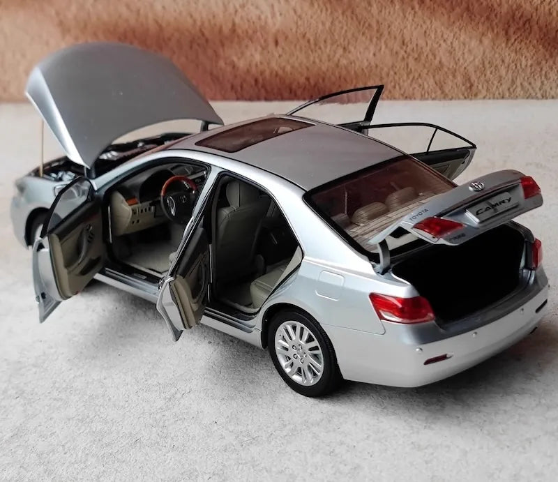 [OEM] 1:18 Toyota 2009 Camry Silver Model Car Die-Cast