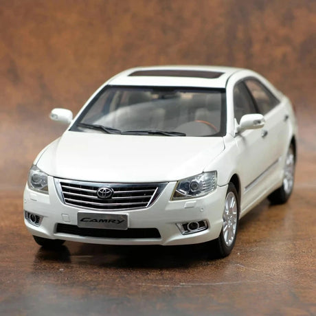 [OEM] 1:18 Toyota 2009 Camry valkoinen pienoismalli Die-Cast