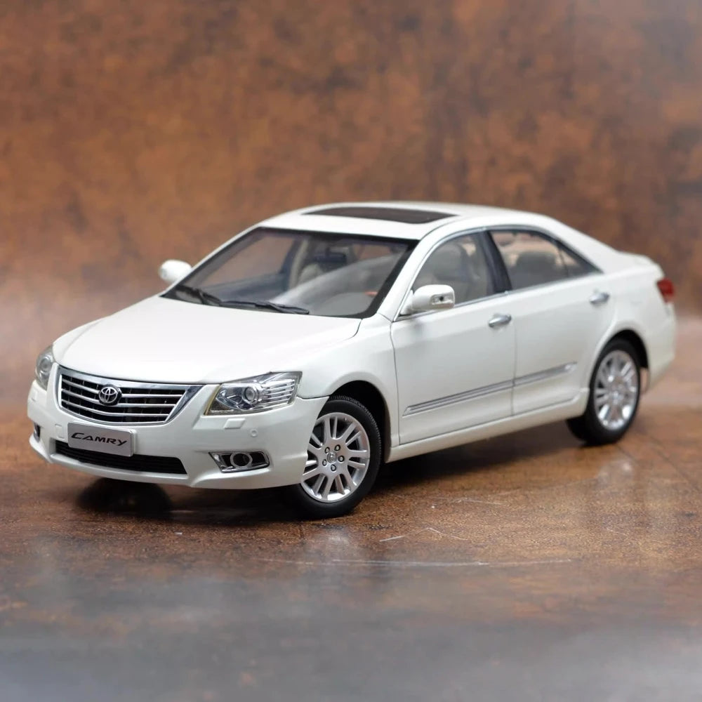 [OEM] 1:18 Toyota 2009 Camry White Model Car Die-Cast