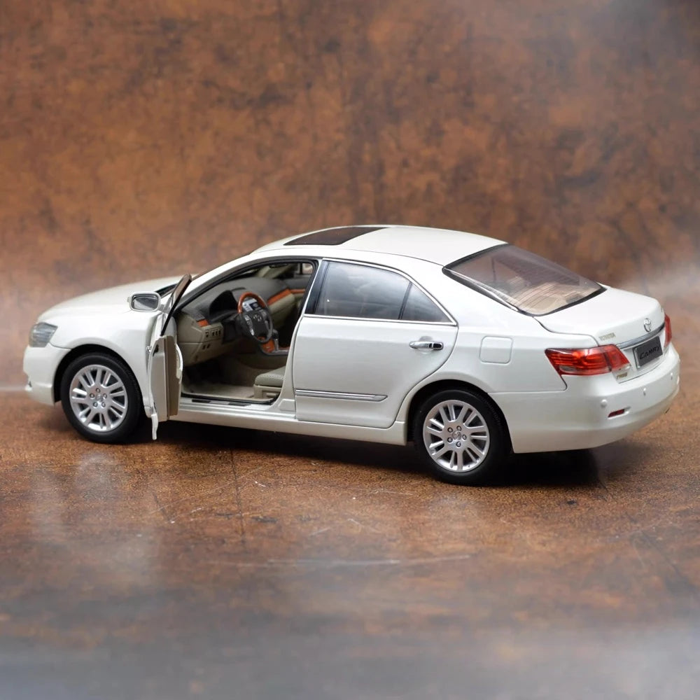 [OEM] 1:18 Toyota 2009 Camry valkoinen pienoismalli Die-Cast