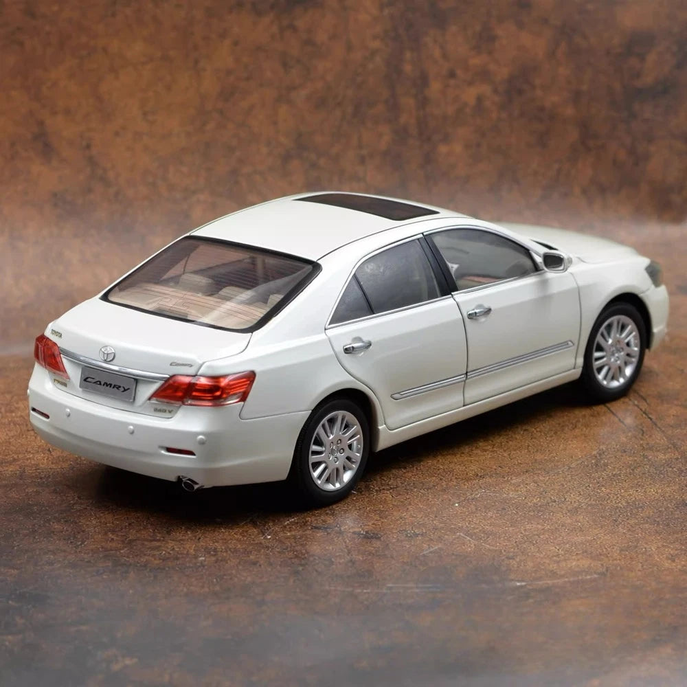 [OEM] 1:18 Toyota 2009 Camry White Model Car Die-Cast