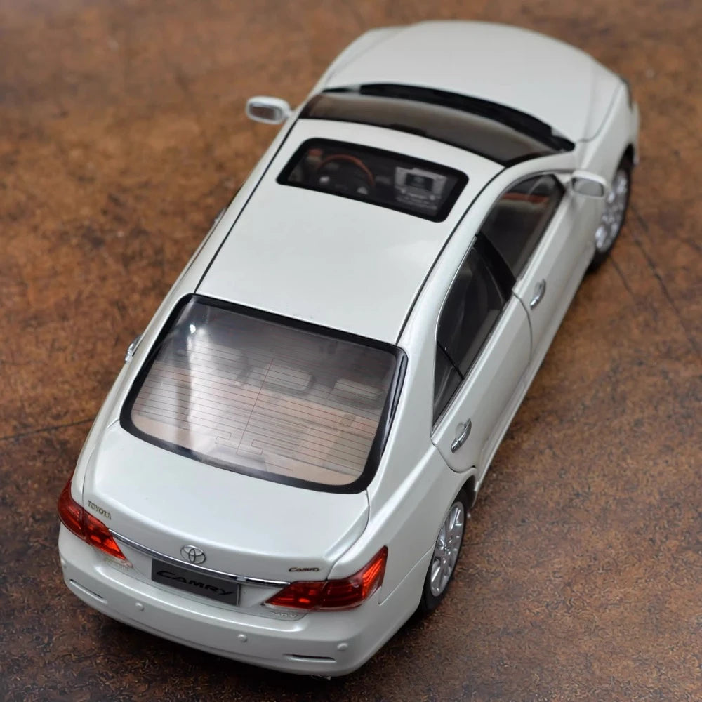 [OEM] 1:18 Toyota 2009 Camry White Model Car Die-Cast