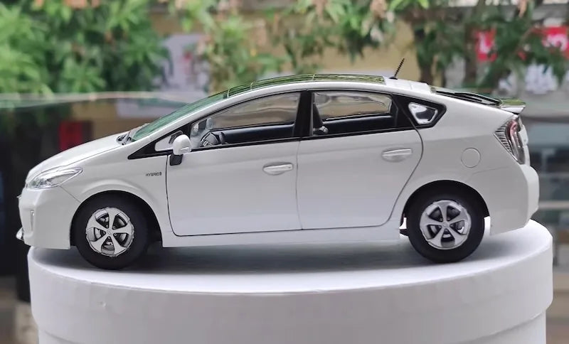 [OEM] 1:18 Toyota 2009 Prius White Model Car Die-Cast
