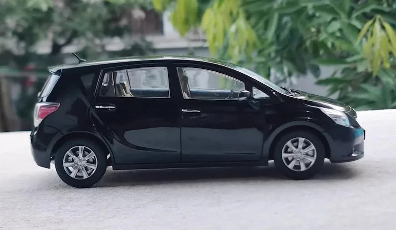 [OEM] 1:18 Toyota 2009 Verso Black Model Car Die-Cast