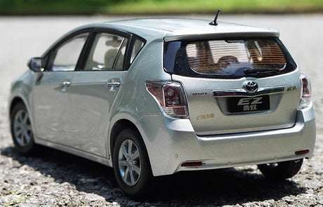 [OEM] 1:18 Toyota 2009 Verso silver modellbil Die-Cast