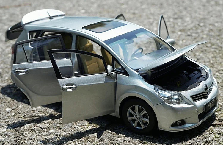 [OEM] 1:18 Toyota 2009 Verso Silver Model Car Die-Cast