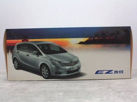 [OEM] 1:18 Toyota 2009 Verso vit modellbil Die-Cast