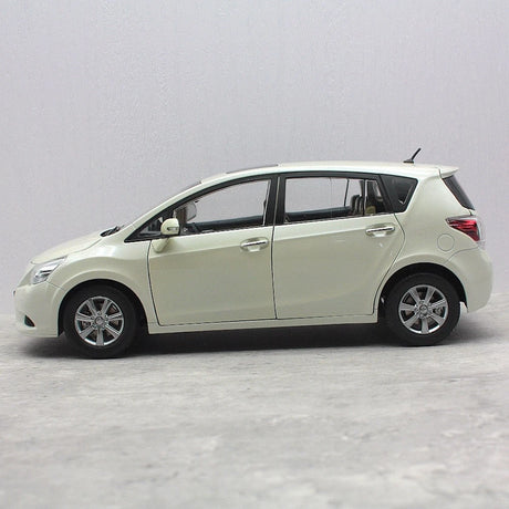 [OEM] 1:18 Toyota 2009 Verso vit modellbil Die-Cast