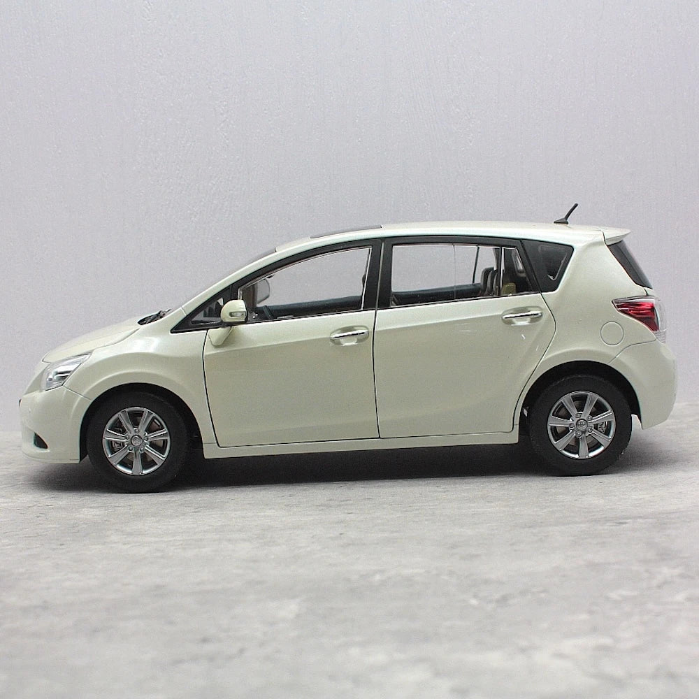[OEM] 1:18 Toyota 2009 Verso bianco modellino di auto Die-Cast
