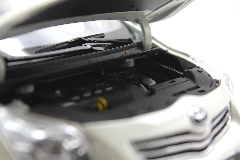 [OEM] 1:18 Toyota 2009 Verso White Model Car Die-Cast