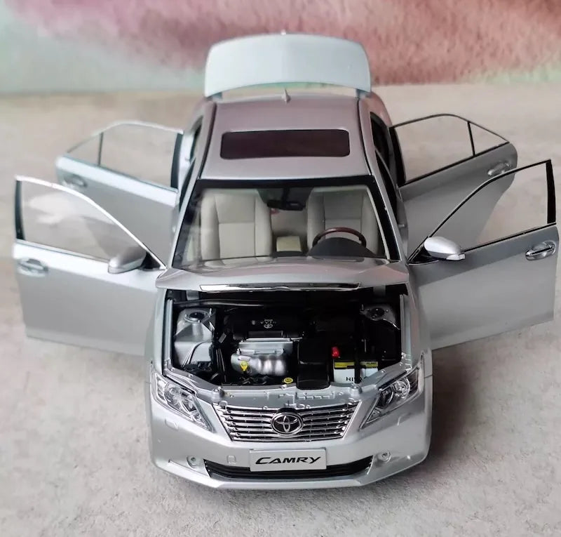 [OEM] 1:18 Toyota 2011 Camry Silver Model Car Die-Cast