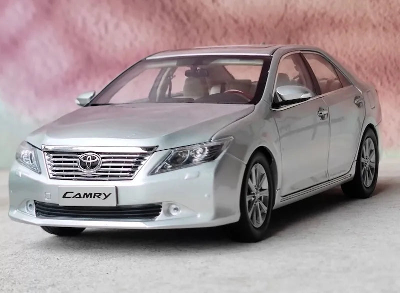 [OEM] 1:18 Toyota 2011 Camry Silver Model Car Die-Cast