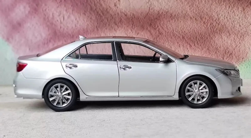 [OEM] 1:18 Toyota 2011 Camry Silver Model Car Die-Cast