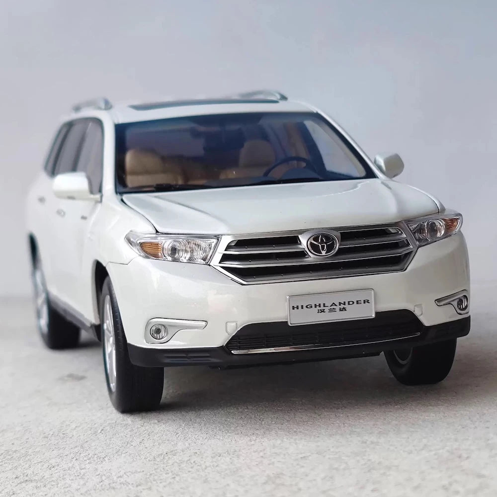 [OEM] 1:18 Toyota 2012 Highlander White Model Car Die-Cast