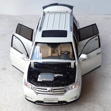 [OEM] 1:18 Toyota 2012 Highlander vit modellbil Die-Cast