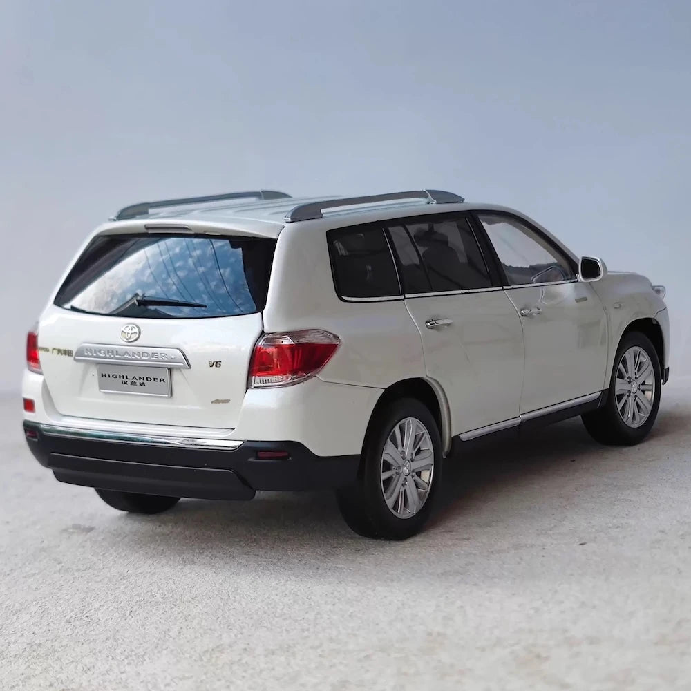 [OEM] 1:18 Toyota 2012 Highlander White Model Car Die-Cast