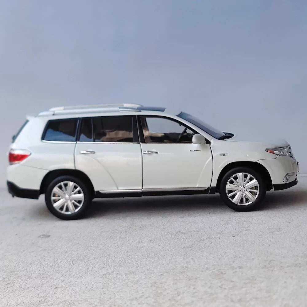 [OEM] 1:18 Toyota 2012 Highlander White Model Car Die-Cast