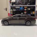 [OEM] 1:18 Toyota 2013 Reiz X130 Brown Model Car Die-Cast