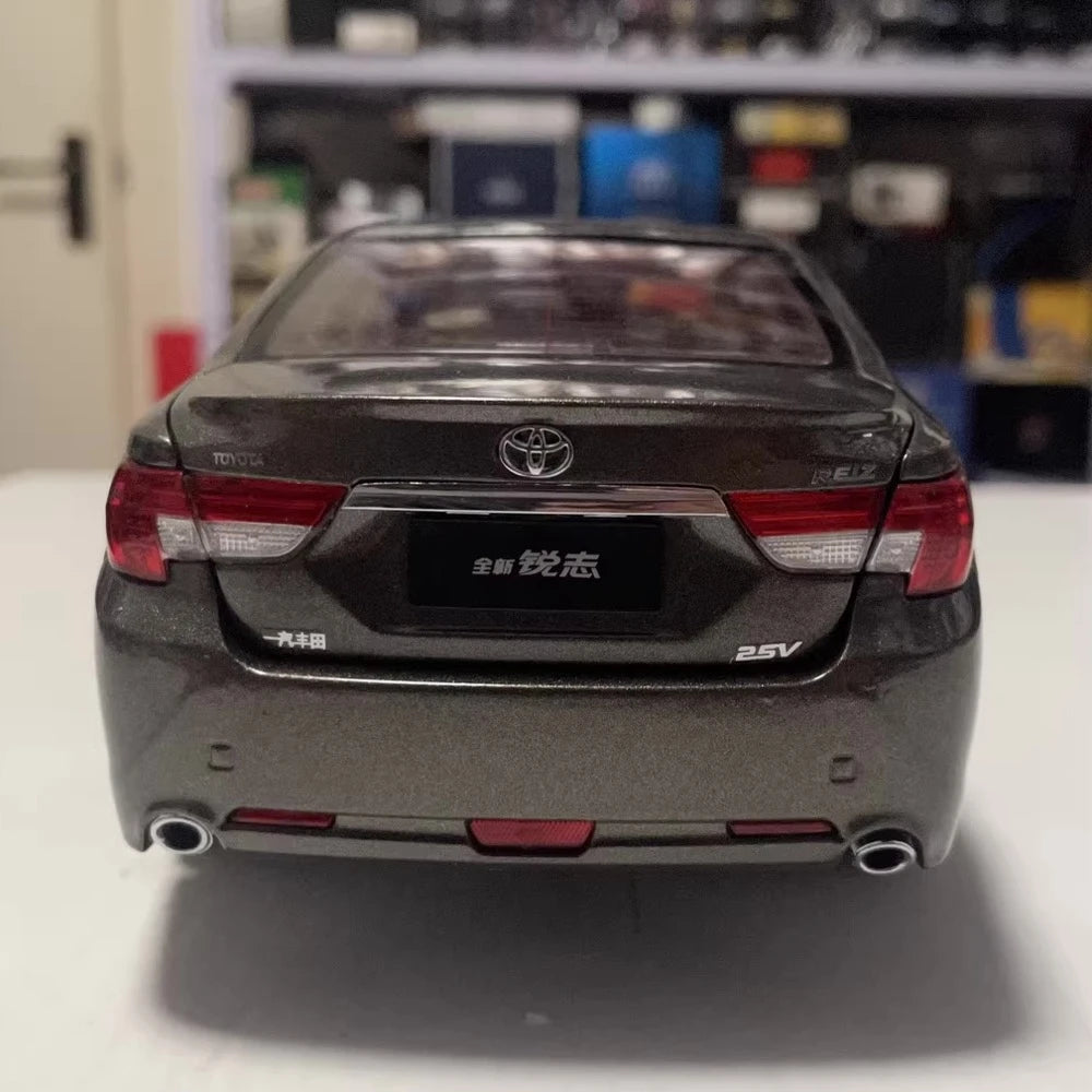 [OEM] 1:18 Toyota 2013 Reiz X130 Brown Model Car Die-Cast