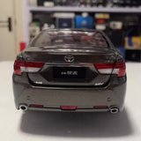 [OEM] 1:18 Toyota 2013 Reiz X130 Brown Model Car Die-Cast