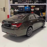 [OEM] 1:18 Toyota 2013 Reiz X130 Brown Model Car Die-Cast