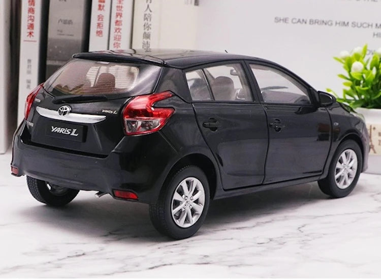 [OEM] 1:18 Toyota 2013 Yaris svart modellbil Die-Cast