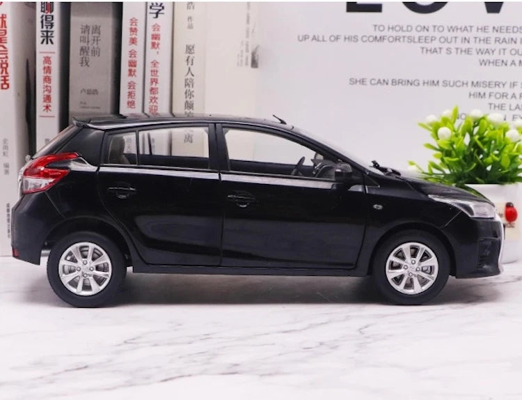 [OEM] 1:18 Toyota 2013 Yaris Black Model Car Die-Cast