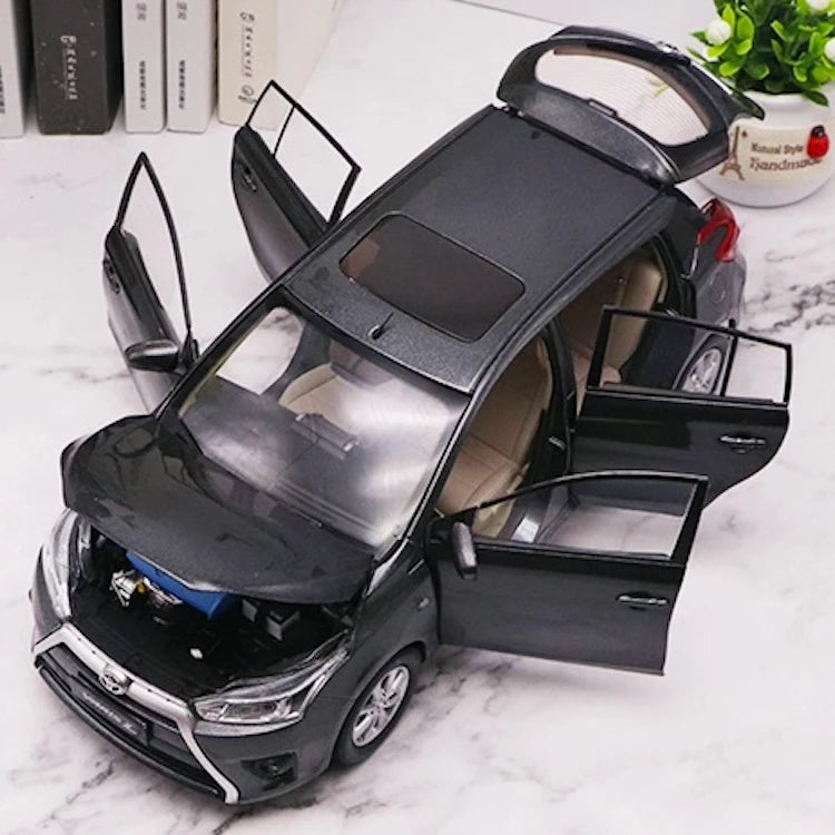 [OEM] 1:18 Toyota 2013 Yaris grigio modellino di auto Die-Cast