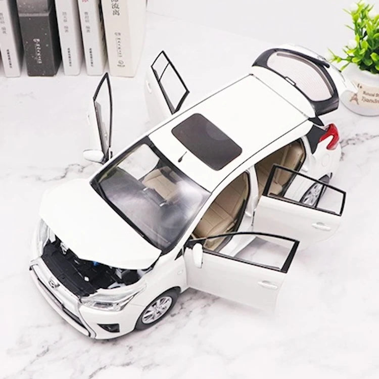 [OEM] 1:18 Toyota 2013 Yaris White Model Car Die-Cast