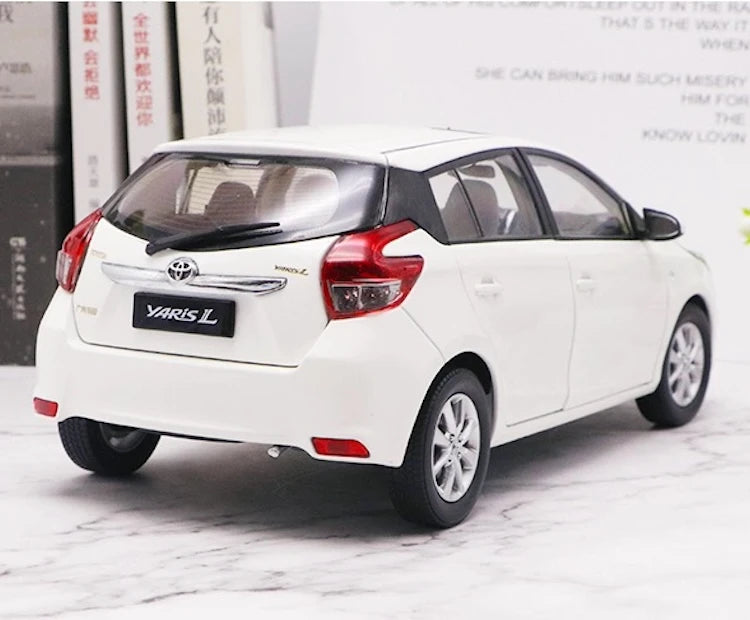 [OEM] 1:18 Toyota 2013 Yaris White Model Car Die-Cast
