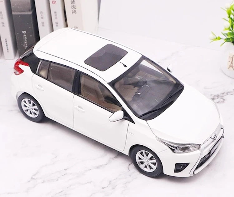 [OEM] 1:18 Toyota 2013 Yaris White Model Car Die-Cast