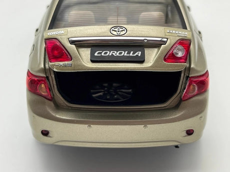 [OEM] 1:18 Toyota 2014 Corolla 10th guld modellbil Die-Cast