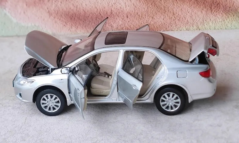 [OEM] 1:18 Toyota 2014 Corolla 10th Silver Model Car Die-Cast