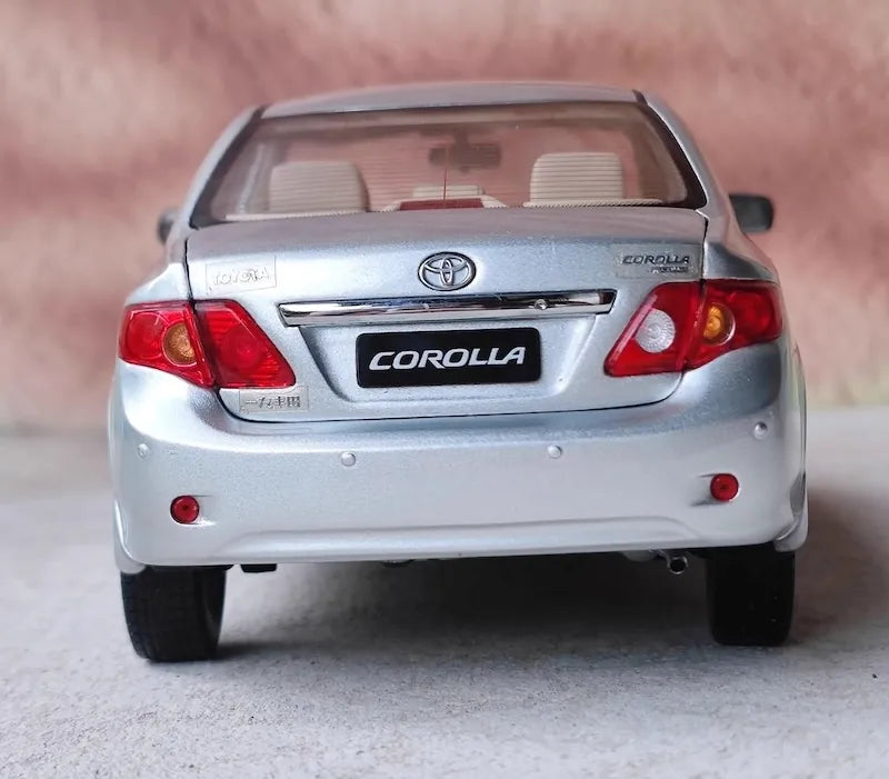[OEM] 1:18 Toyota 2014 Corolla 10th Silver Model Car Die-Cast