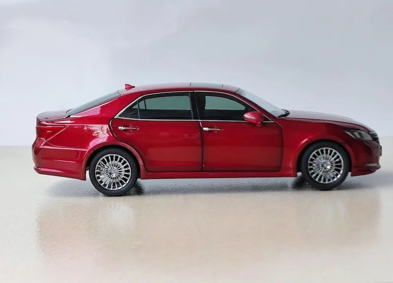 [OEM] 1:18 Toyota 2014 Crown 14th Red Model Car Die-Cast