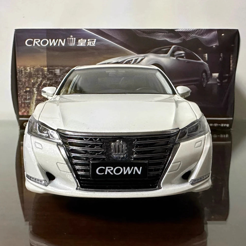[OEM] 1:18 Toyota 2014 Crown 14th White Model Car Die-Cast