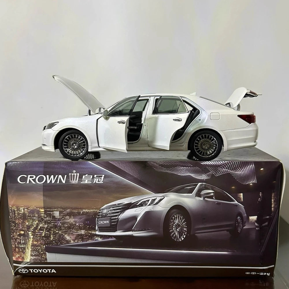 [OEM] 1:18 Toyota 2014 Crown 14th White Model Car Die-Cast