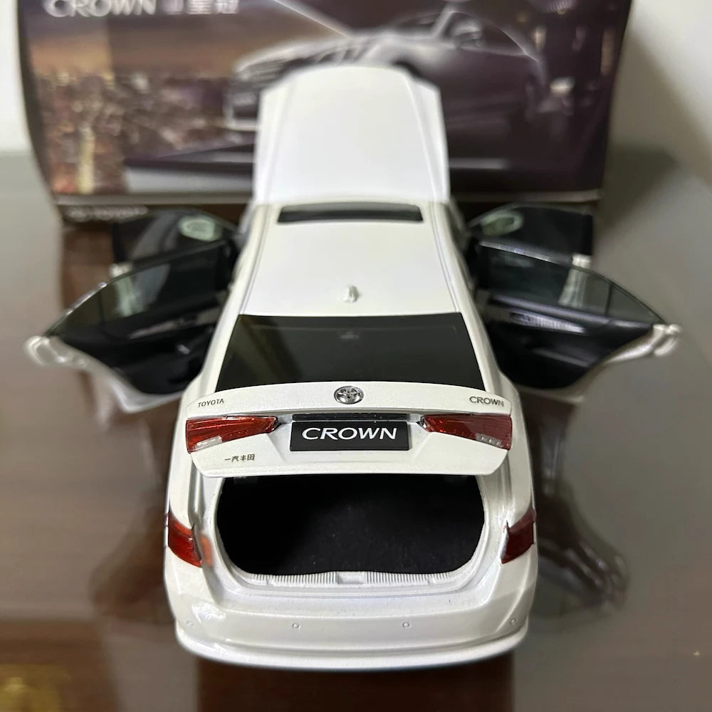 [OEM] 1:18 Toyota 2014 Crown 14th White Model Car Die-Cast